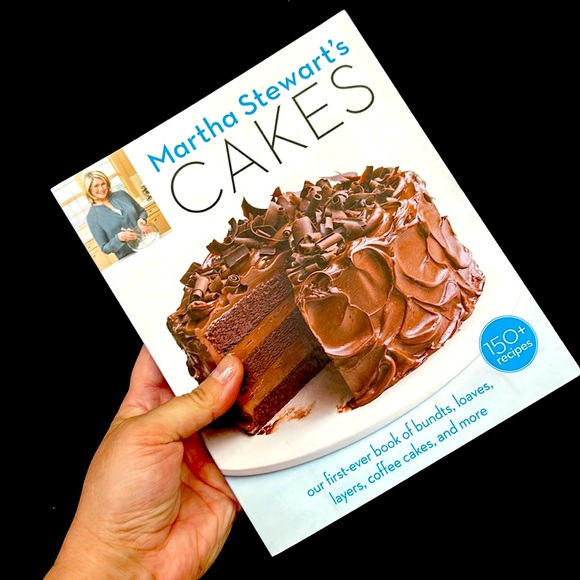 2013 Martha Stewart’s CAKES   first edition soft cover 352 pages - Picture 2 of 6